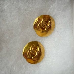 Chanel Clip on earrings. Excellent vintage condition.